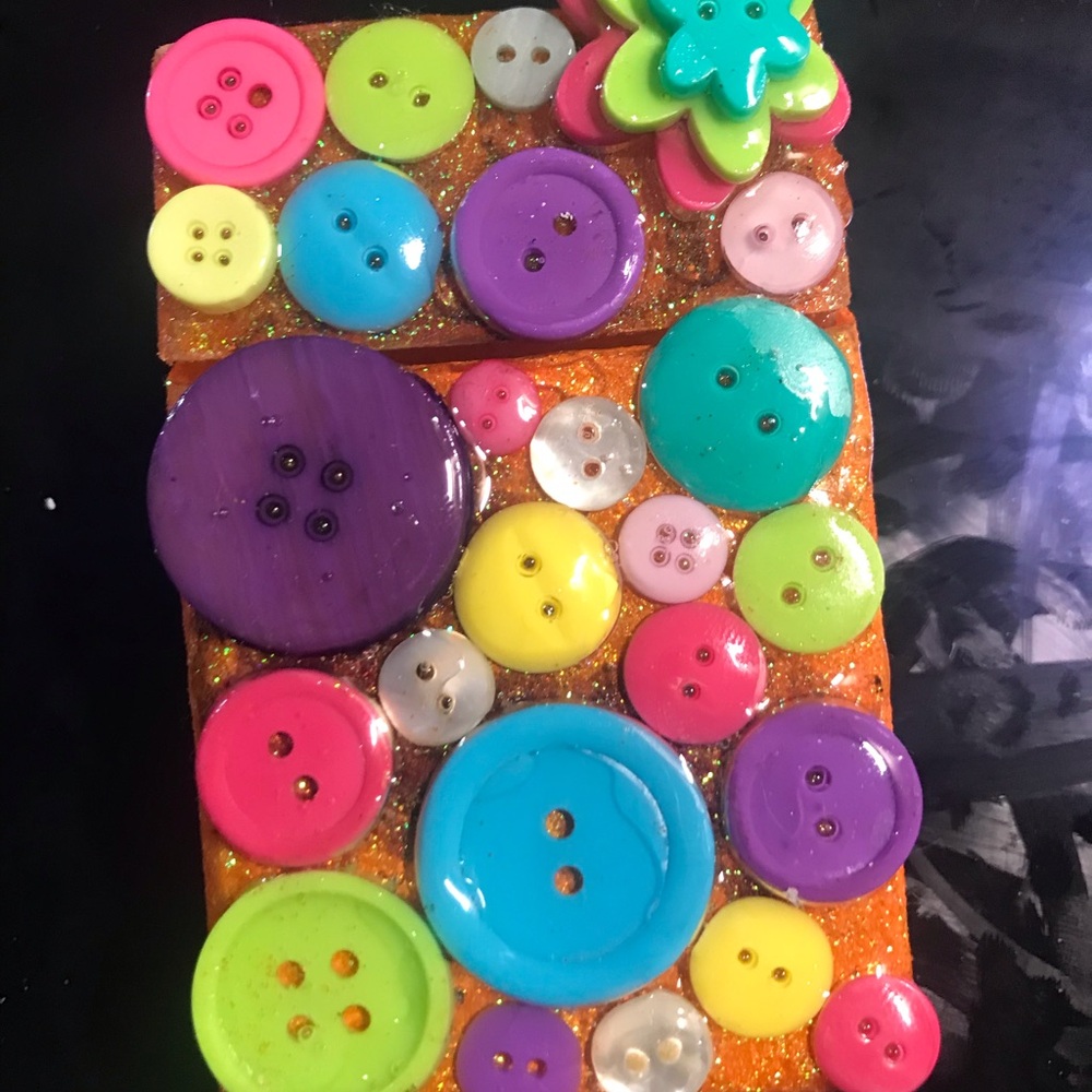 Colorful Button Cigarette box - Picture 2 of 2